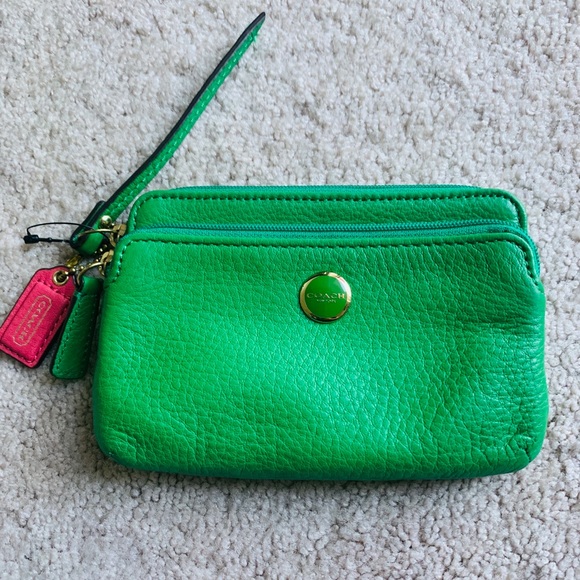 Coach Handbags - Coach coin wallet/ pouch